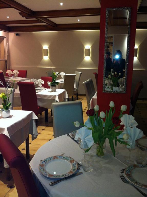 Hotel-Restaurant "Les Rochers" La Balme-de-Sillingy المظهر الخارجي الصورة