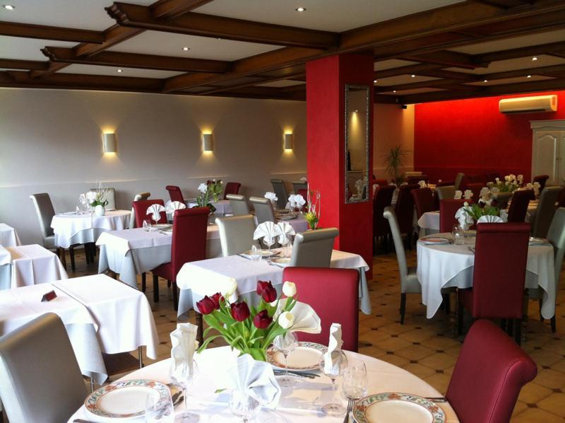 Hotel-Restaurant "Les Rochers" La Balme-de-Sillingy المظهر الخارجي الصورة