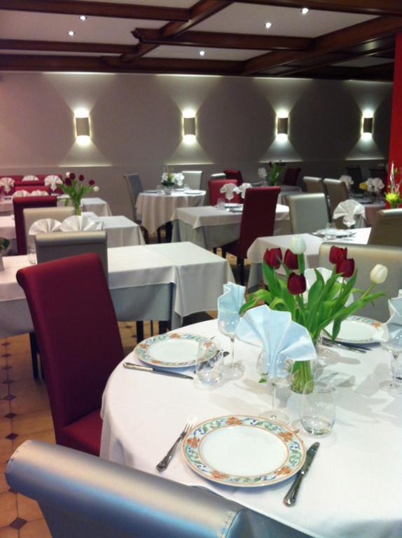 Hotel-Restaurant "Les Rochers" La Balme-de-Sillingy المظهر الخارجي الصورة