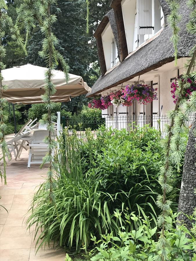 Hotel-Restaurant "Les Rochers" La Balme-de-Sillingy المظهر الخارجي الصورة