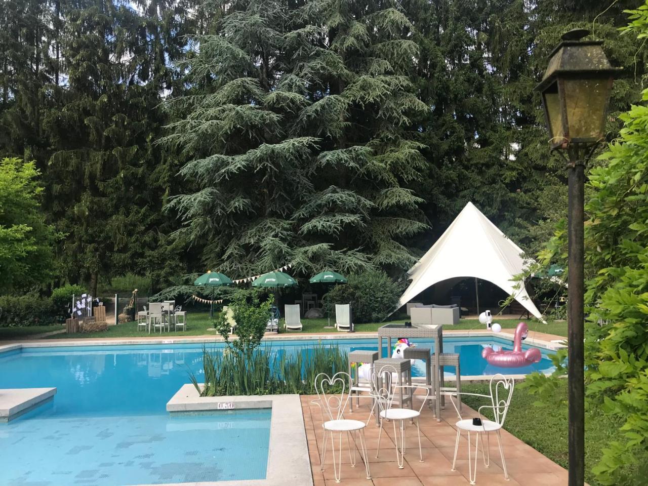 Hotel-Restaurant "Les Rochers" La Balme-de-Sillingy المظهر الخارجي الصورة